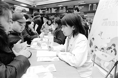 蘭州大學第一醫(yī)院舉行“新年！新高度！”兒童保健義診活動