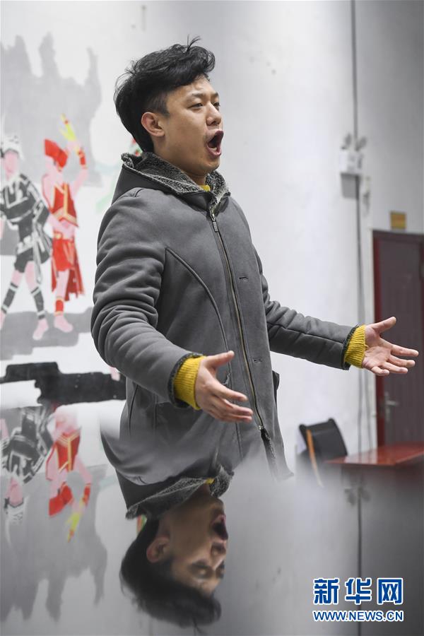 (文化)(3)中央歌劇院文藝小分隊(duì)走進(jìn)重慶彭水