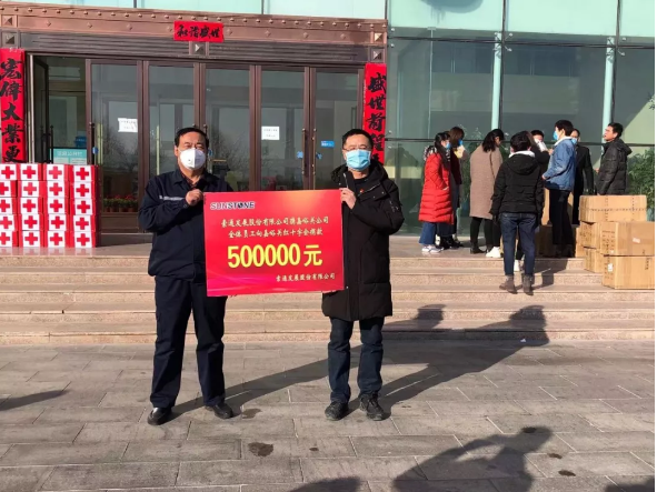 【眾志成城戰(zhàn)勝疫情】你們?cè)谇盀槲覀冋陲L(fēng)擋雨，這點(diǎn)心意請(qǐng)收下！大愛雄關(guān)我們一起前行