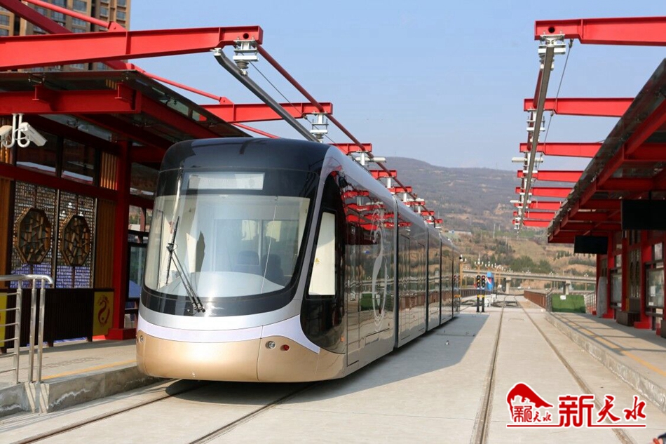 王銳調(diào)研有軌電車示范線一期工程、工業(yè)博物館等項(xiàng)目建設(shè)情況