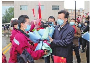 慶陽(yáng)市第二、三批支援湖北醫(yī)療隊(duì)12名隊(duì)員凱旋