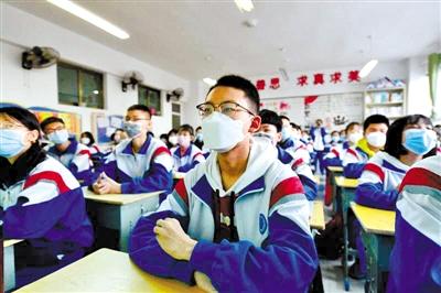 甘肅省初三和高一、高二年級(jí)學(xué)生昨日開(kāi)學(xué) 青春校園又聞瑯瑯讀書聲