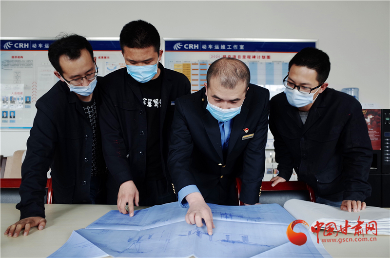 用奮斗的青春護(hù)航高鐵——記全國(guó)鐵路勞動(dòng)模范、蘭西動(dòng)車運(yùn)用所副所長(zhǎng)張學(xué)東