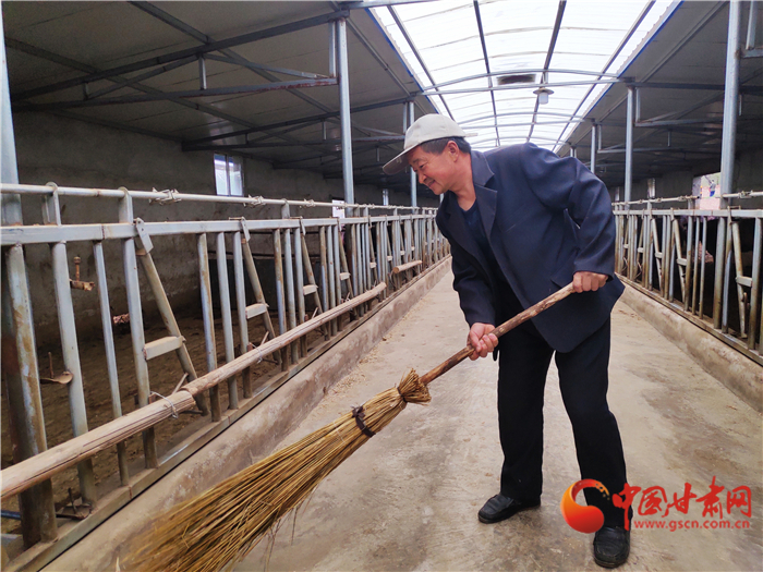 【甘肅省決戰(zhàn)決勝脫貧攻堅】脫貧戶李明堂：脫貧也光榮 幸?？侩p手