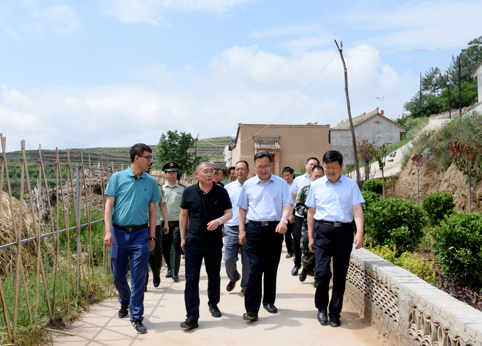 王銳深入麥積區(qū)、甘谷縣掛牌督戰(zhàn)村調(diào)研指導(dǎo)脫貧攻堅工作