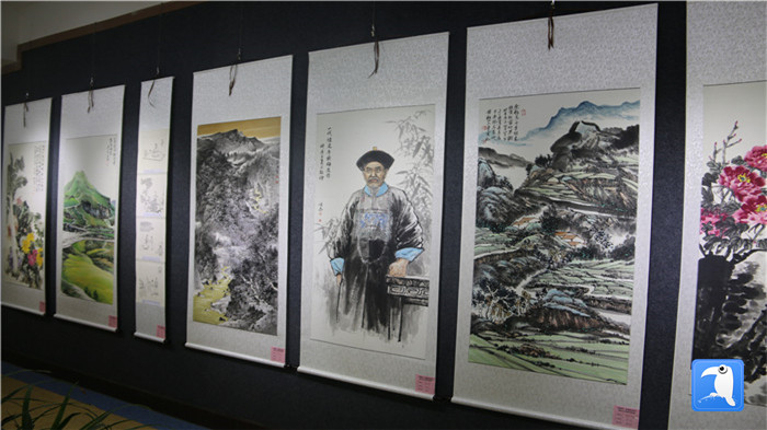 7月1日上午，定西市通渭縣紀(jì)委監(jiān)委舉辦“襄郡清風(fēng)·喜迎建黨99周年”廉政文化書(shū)畫(huà)展， 共同為黨的生日獻(xiàn)禮。_副本.jpg