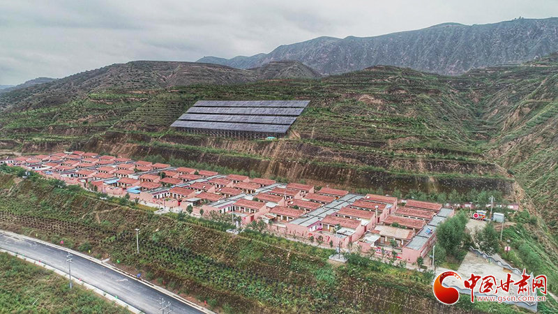 【跟著總書記看甘肅】布楞溝村：水引來了，路修通了，新農(nóng)村建起來了（圖）