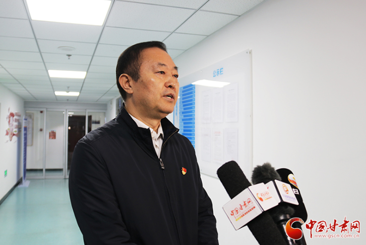 【擔使命 聚同心 促巨變 省直部門落實脫貧攻堅責任工作紀實】甘肅省574.95萬建檔立卡貧困人口實現(xiàn)醫(yī)保全覆蓋