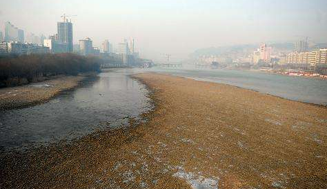 市民：黃河水位大降會不會影響供水？ 水務(wù)部門：枯水期流量偏小屬于正?，F(xiàn)象