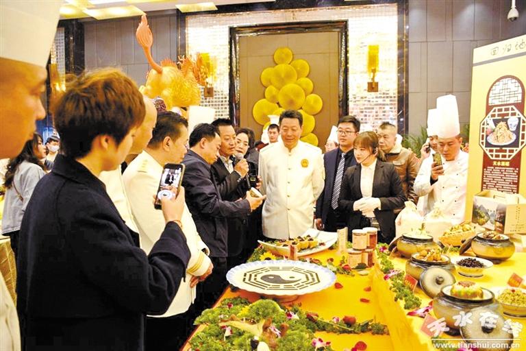 隴菜藝術(shù)盛典聚焦隴菜經(jīng)濟(jì)新成就——中國(guó)烹飪大師、甘肅省隴菜協(xié)會(huì)會(huì)長(zhǎng)趙長(zhǎng)安專訪