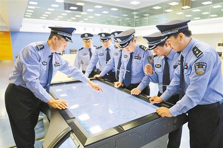 致敬！人民警察