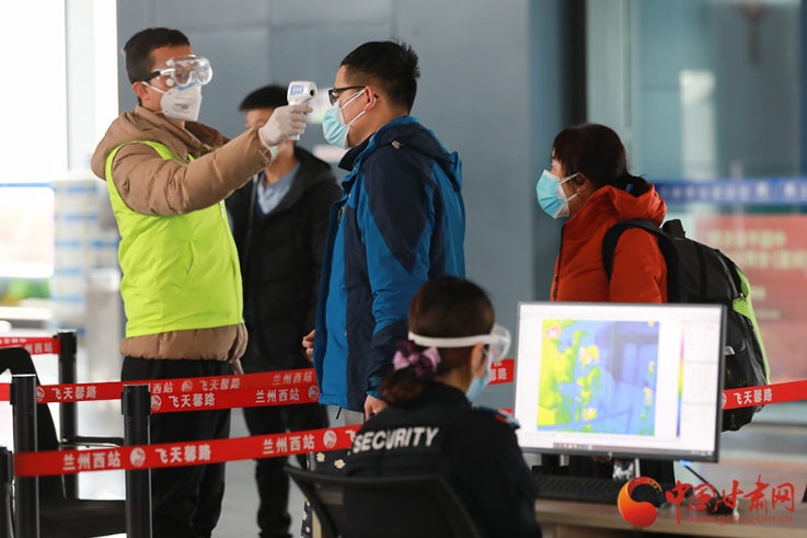 回家路上，請配合疫情防控要求 