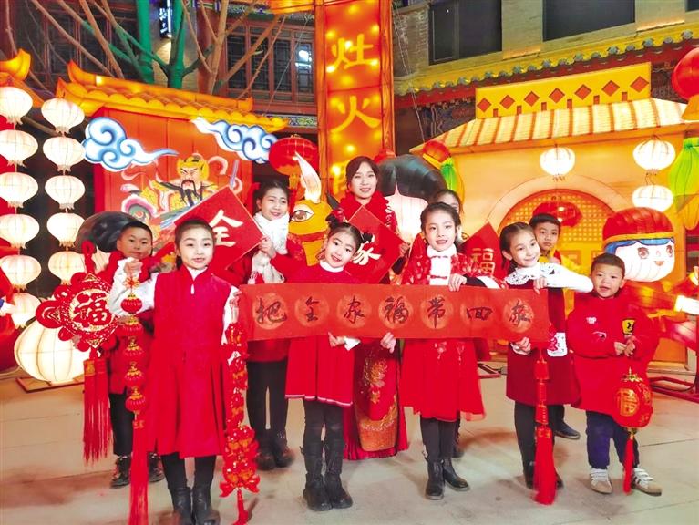 原創(chuàng)音樂電視《全家?！废蛱m州市人民拜年！