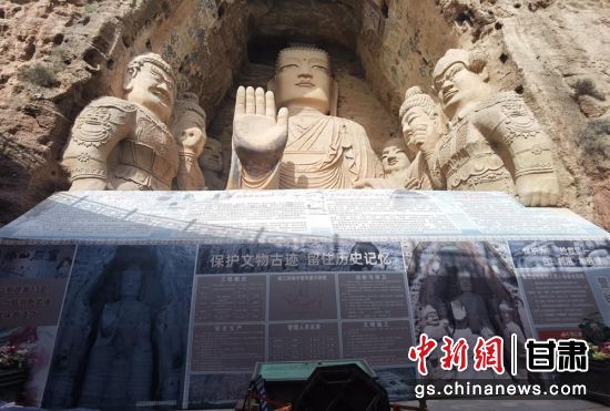 時下，中國“石窟鼻祖”天梯山石窟第13窟大佛足部與局部危巖體搶救性保護項目正在施工。圖為施工現(xiàn)場。陳曉斌 攝