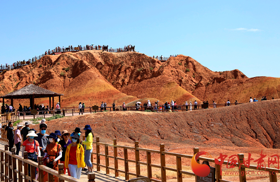 端午假期張掖共接待游客87.05萬(wàn)人次，實(shí)現(xiàn)旅游收入4.64億元