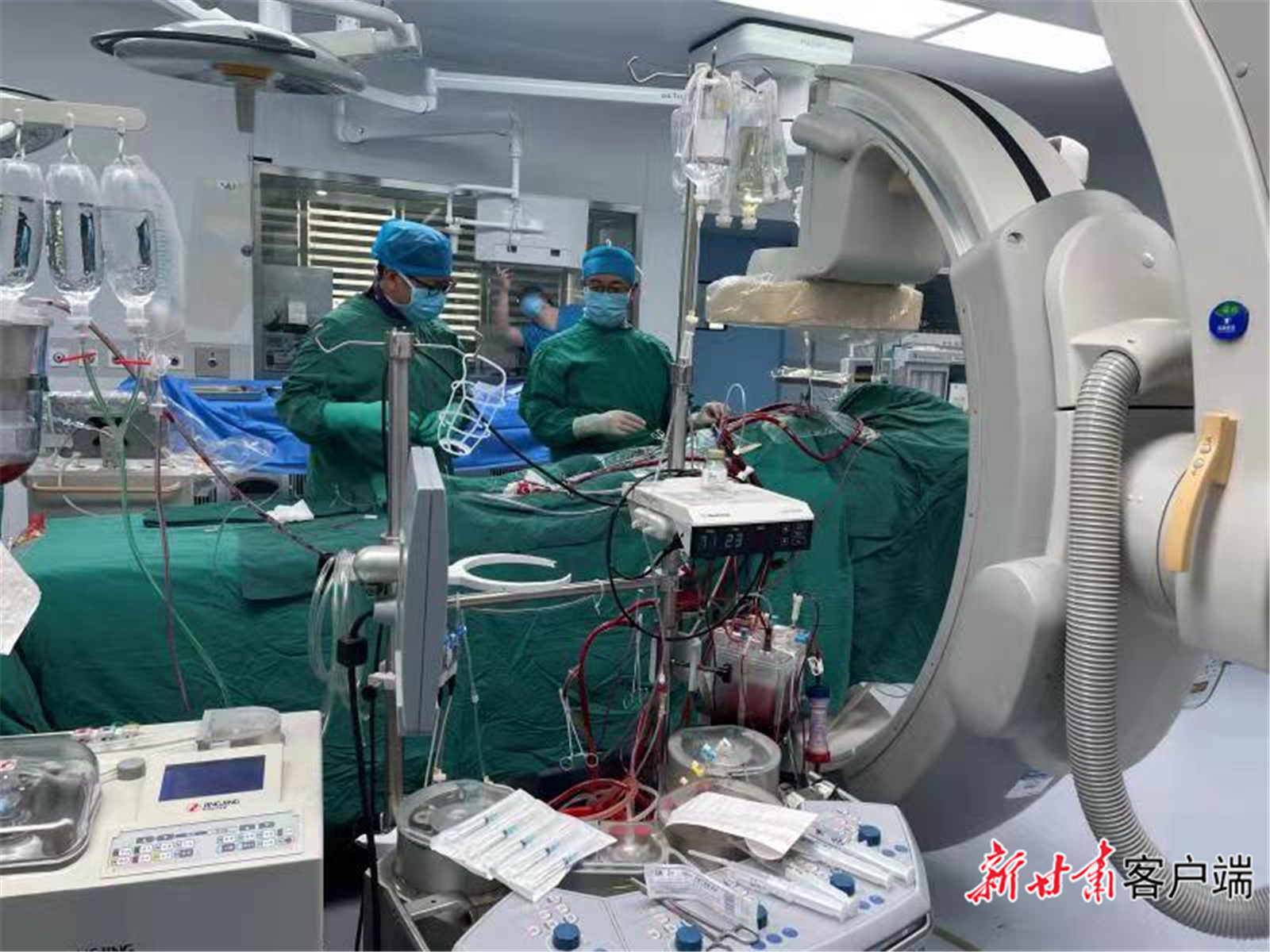 填補(bǔ)省內(nèi)空白，蘭大一院連續(xù)完成“一站式”雜交手術(shù)