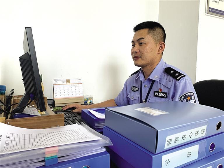 “身為黨員，就應該第一個往前沖”