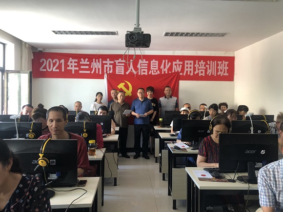 維權(quán)處黨支部開展“法律宣傳進(jìn)學(xué)?！敝驹刚叻?wù)活動