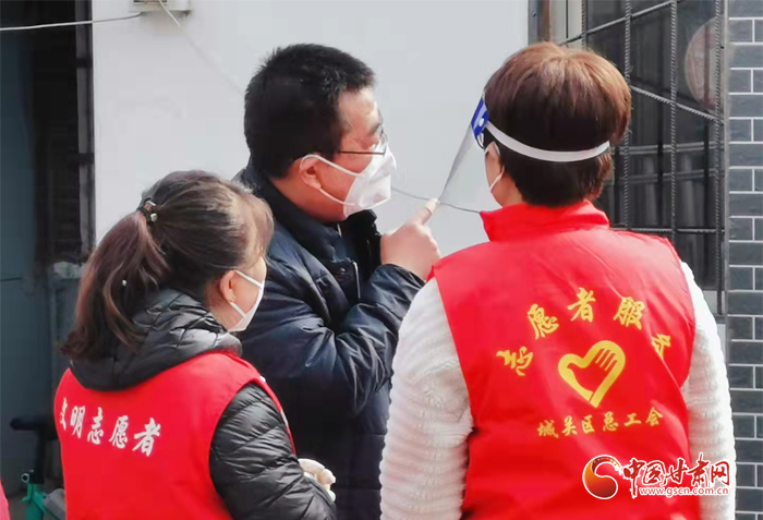 【甘快看·疫情防控最美有你（11）】奔走在“戰(zhàn)疫”一線！有一種力量叫志愿者