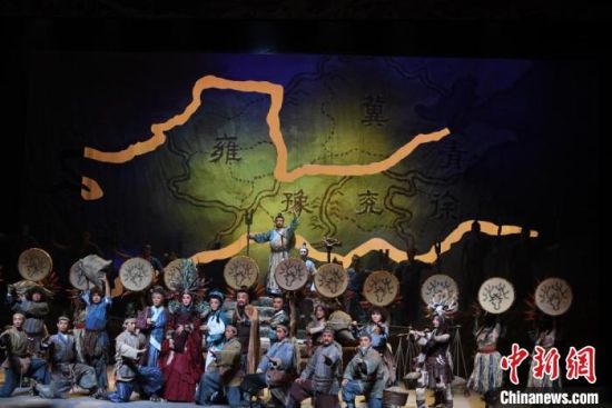 作為隴劇“梅花”，雷通霞在《大禹治水》中甘當(dāng)“綠葉”，該劇推出后，反響十分熱烈。(資料圖) 楊艷敏 攝