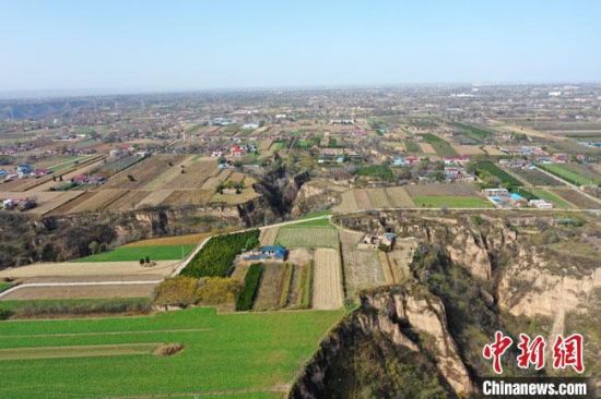 圖為位于甘肅省慶陽市西峰區(qū)境內(nèi)的南佐遺址地貌。(資料圖) 甘肅省文物局供圖