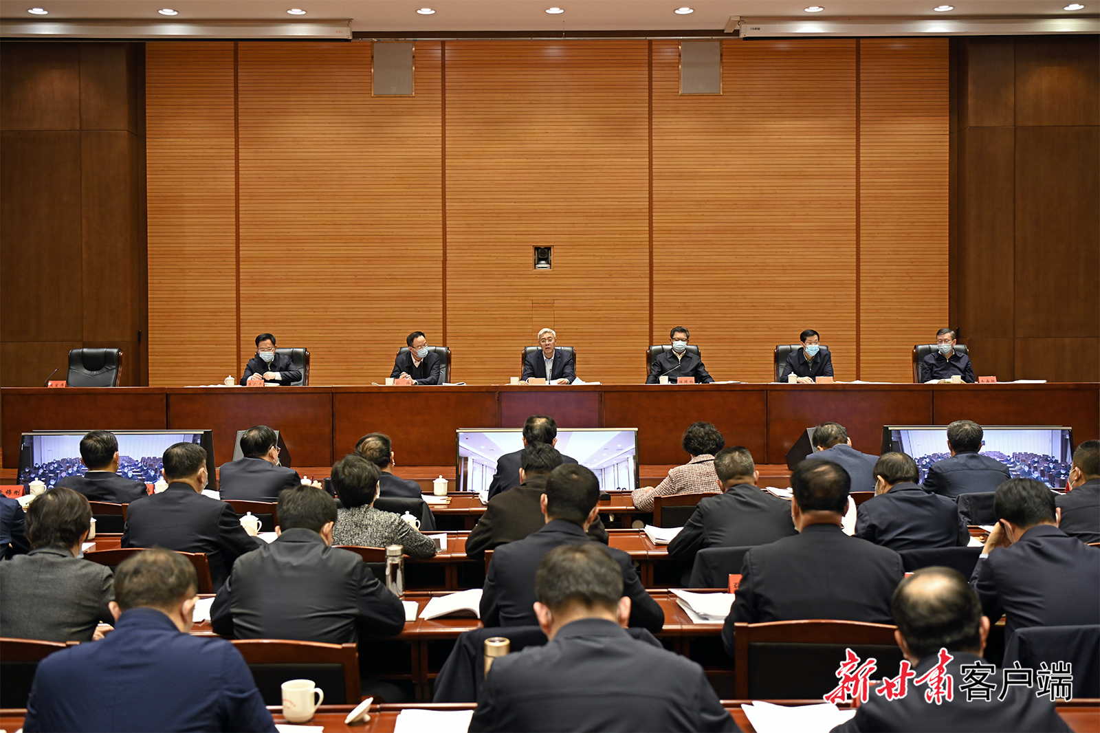 尹弘在省委農(nóng)村工作領(lǐng)導(dǎo)小組會議上強(qiáng)調(diào)：以深厚為民情懷鞏固拓展脫貧攻堅(jiān)成果，用高度負(fù)責(zé)精神扎實(shí)做好備考迎評工作