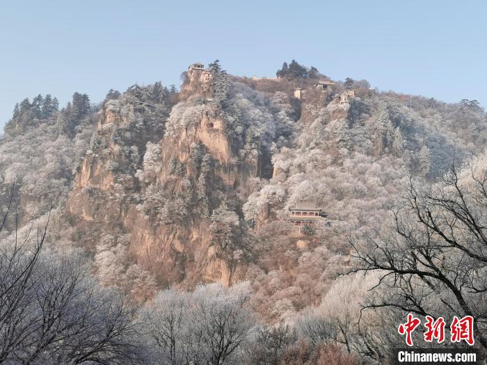 圖為崆峒山霧凇景色?！⌒煺袢A 攝