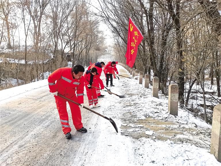 臨夏州東鄉(xiāng)公路段開(kāi)展“打冰防滑、黨員先行”主題黨日活動(dòng)