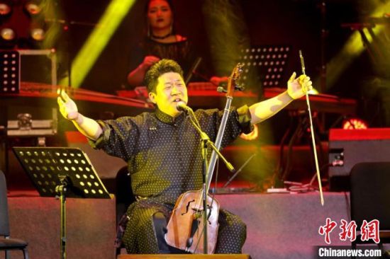 圖為樂隊(duì)主創(chuàng)巴依勒格。(資料圖) 受訪者供圖