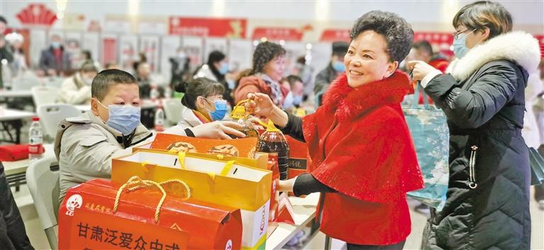 身殘志堅(jiān)的郭淑芳與愛同行37年 點(diǎn)一盞燈，照亮別人也照亮自己