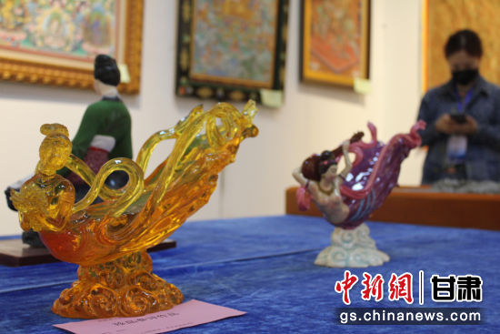 圖為敦煌飛天造型的作品。徐雪 攝