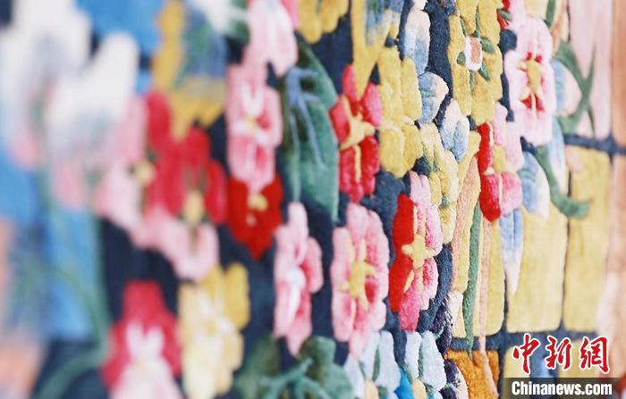 圖為手工地毯成品。　豆苗 攝