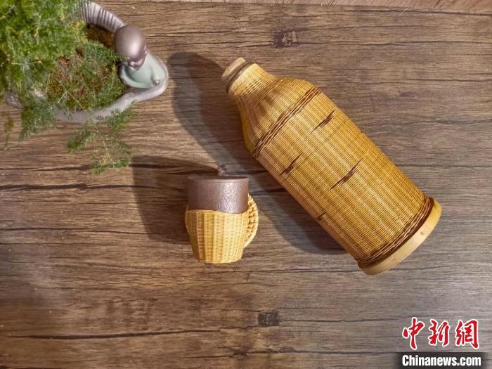 圖為竹編暖壺套。(資料圖) 甘肅省非遺保護(hù)中心供圖