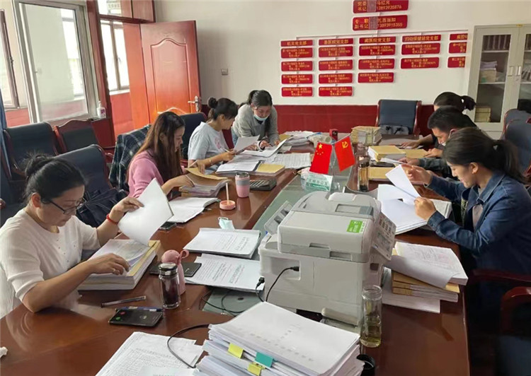 2022年9月12日，甘南州碌曲縣紀(jì)委監(jiān)委發(fā)揮”室組地“聯(lián)動機(jī)制，在縣衛(wèi)健系統(tǒng)開展八個重點(diǎn)領(lǐng)域?qū)ｍ椂讲椤?jpg