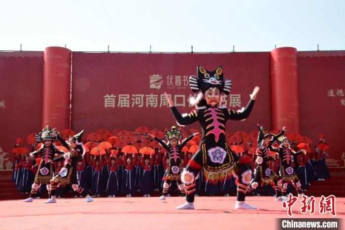 圖為首屆周口伏羲書展開幕式表演?！×赫赵?攝