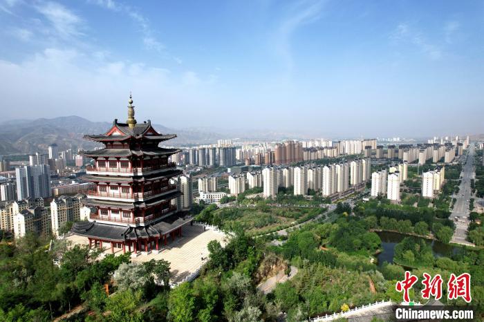 圖為航拍樂都區(qū)朝陽山片區(qū)?！⊙Φ?攝