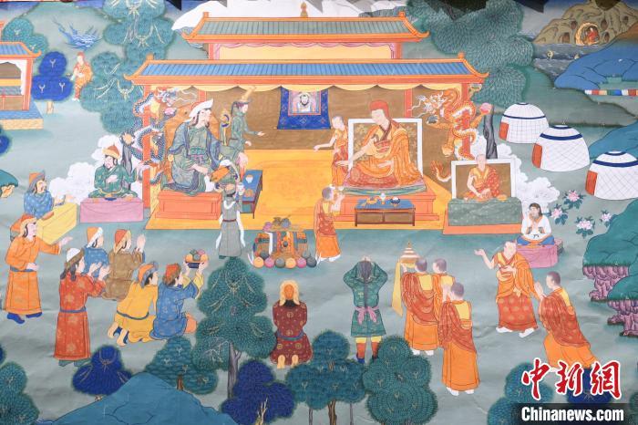 8月20日，在蘭州市博物館展出的大型歷史題材卷軸唐卡“涼州會(huì)盟”?！〈魑牟?攝