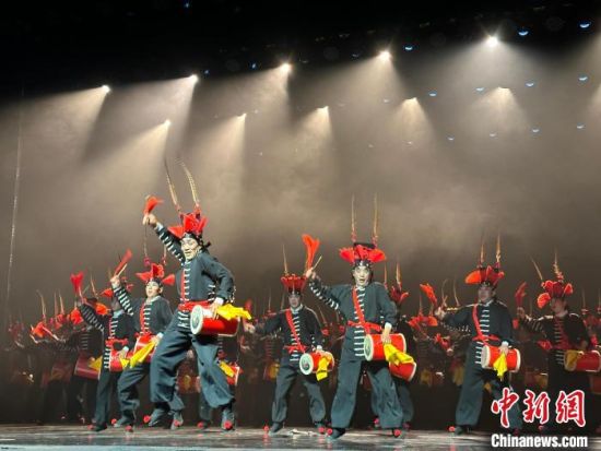 圖為涼州攻鼓子表演。楊娜 攝