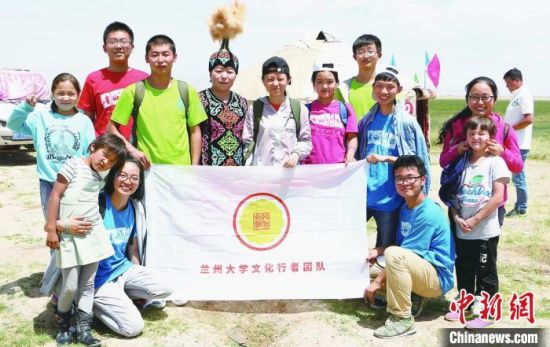 圖為蘭州大學(xué)文化行者團隊走進民族社區(qū)。(資料圖)蘭州大學(xué)供圖