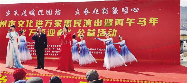 萬福迎春送歡樂 翰墨傳情潤(rùn)山鄉(xiāng)