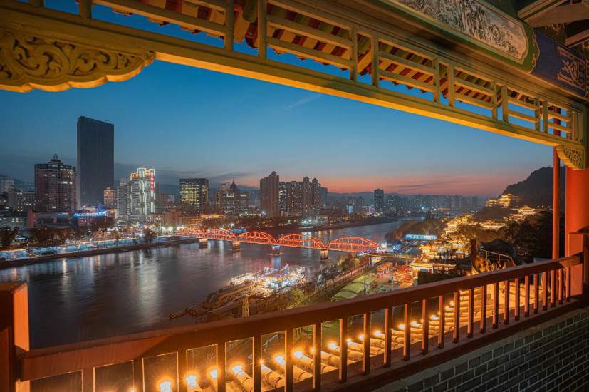 國(guó)網(wǎng)甘肅電力：堅(jiān)守保電一線 點(diǎn)亮璀璨年味